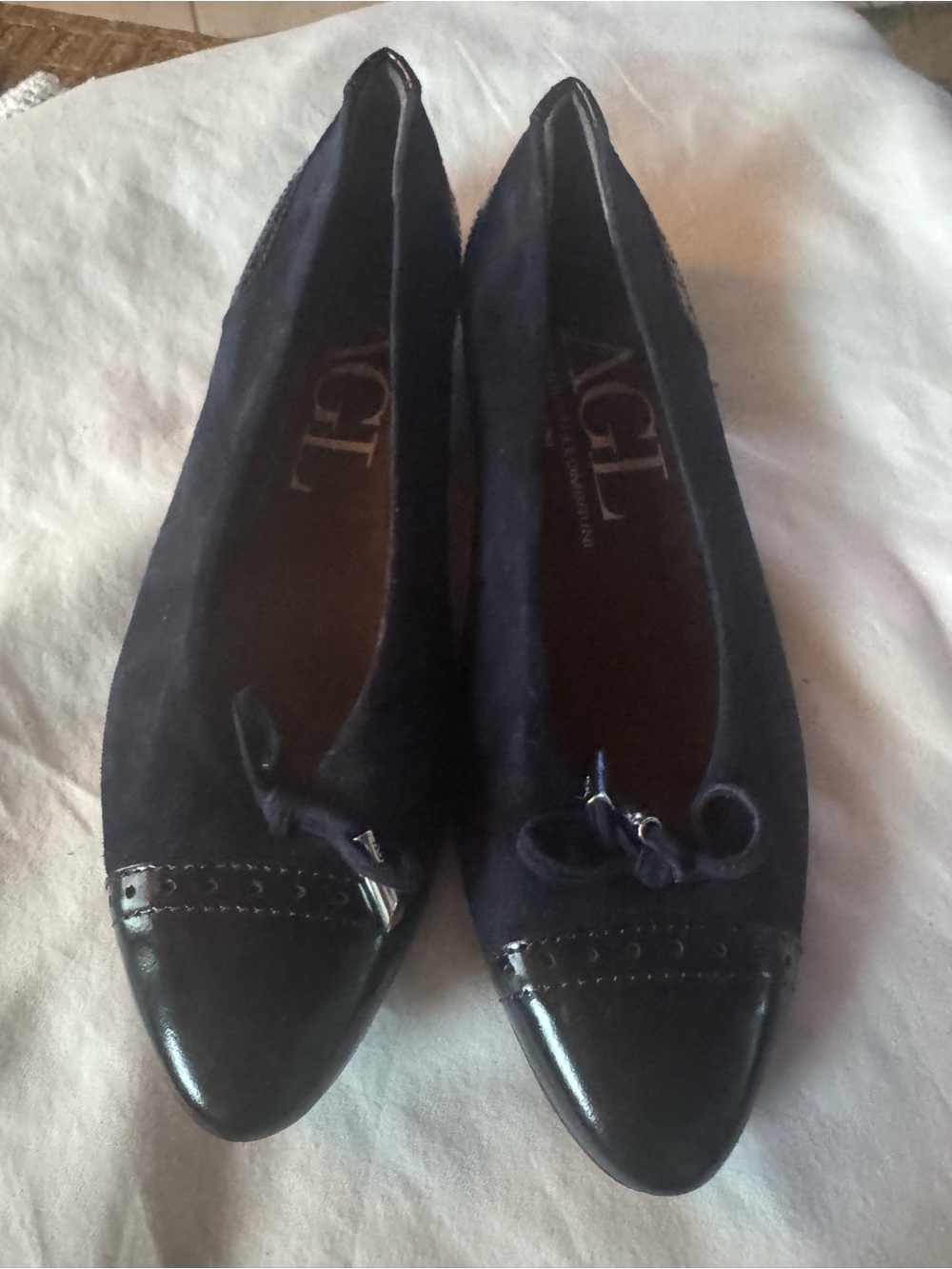 Vero Cuoio Navy Suede Pointed Toe Flats with Patent Cap